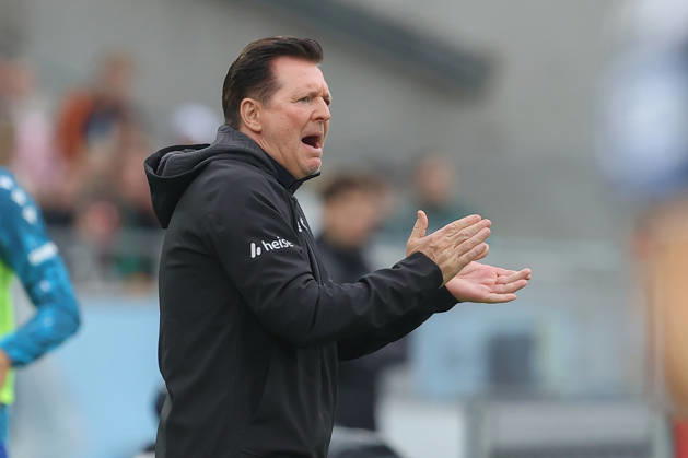 04.09.2026, xtgx, Fussball 2. Bundesliga, Hannover 96 - Karlsruher SC, v.l. Christian Titz (Hannover, Trainer) gibt Anweisungen, gestikuliert mit den Armen, gesticulate, gives instructions (DFL DFB REGULATIONS PROHIBIT ANY USE OF PHOTOGRAPHS as IMAGE SEQUENCES and or QUASI-VIDEO) Hannover