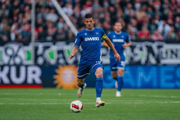 Deutschland: 2. Bundesliga 2026 - 2027, 4. Spieltag - Hannover 96 vs Karlsruher SC - Heinz von Heiden Arena (Hannover): Marvin Wanitzek (Karlsruher SC, 10) am Ball Copyright: xTomxLauruschkatx