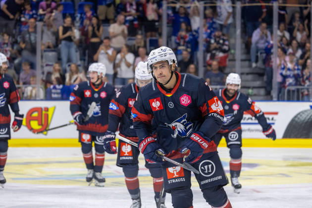 (Mannheim, Germany, 26 09 04) CHL (Champions Hockey League) 2026 27, Match day one: Adler Mannheim (Germany) vs. Växjö Lakers (Sweden) John Gilmour (7, Mannheim) after scoring his goal to make it 2 0 Mannheim Baden-Wurttemberg Germany Copyright: xUdoxHerrmannx