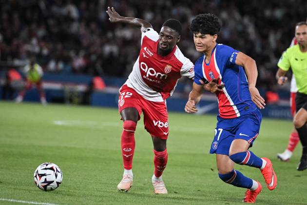 September 4, 2026, Paris, Å½Le-De-France, FR: PARIS, FRANCE - SEPTEMBER 4, 2026: Paris Saint-GermainÃ¢â‚¬â ¢s midfielder Pedro Fernandez Sarmiento fights for the ball during the French L1 football match between Paris Saint-Germain and AS Monaco at the Parc des Princes stadium in Paris on September 4, 2026. Ligue 1 PSG Vs AS Monaco  - ZUMAq101 20260904_zna_q101_264 Copyright: xFirasxAbdullahx