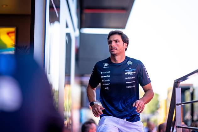 F1 2026: (paddock) Italian Grand Prix in Monza, Italy - 04 Sep 2026 Carlos Sainz (ESP) (Atlassian Williams F1 Team) in the paddock before free practice 1 of the Formula 1 Pirelli Italian Grand Prix 2026 at the Autodromo Nazionale Monza. Monza Italy Copyright: xLucaxMartinix xSOPAxImagesx Luca-Martini-1446532