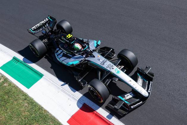 F1 Grand Prix of Italy 2026 (Free Practice 1) in Monza, Italy - 04 Sep 2026 Kimi Antonelli of Italy and Mercedes-AMG Petronas Formula One Team W17 (12) seen during F1 Grand Prix of Italy 2026 Monza Italy Copyright: xFabrizioxCarabellix xSOPAxImagesx Fabrizio-Carabelli-1446539