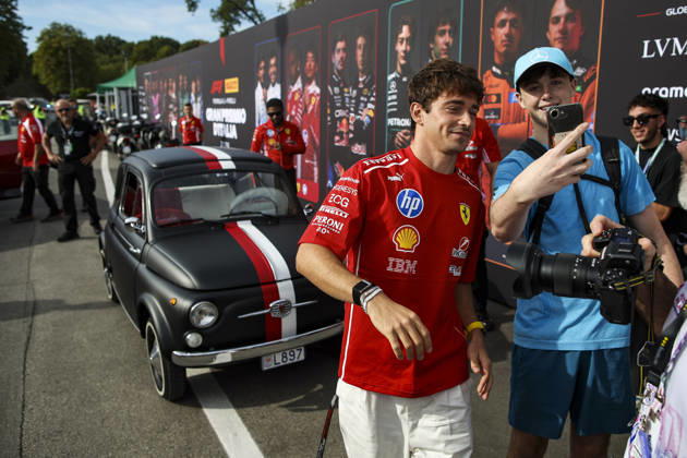 F1 - ITALIAN GRAND PRIX 2026 LECLERC Charles (mco), Scuderia Ferrari SF-26, portrait spectators, fans during the Formula 1 Gran Premio d™Italia 2026, Italian Grand Prix, 13th round of the 2026 Formula One World Championship, WM, Weltmeisterschaft from September 4 to 6, 2026 on the Autodromo Nazionale Monza, in Monza, Italy - MonzaItaly  Copyright: xXavixBonillax