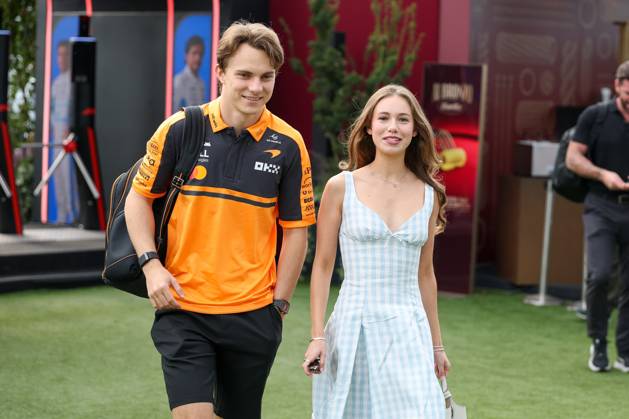 Oscar Piastri (McLaren Formula 1 Team 81) und Partnerin Lily Zneimer kommen am Paddock an, 3 Freies Training, Grosser Preis von Italien, Motorsport, Herren, Formel 1, 05.09.2026 Monza Lombardei Italien