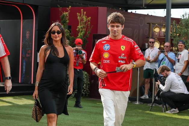 Charles Leclerc (Scuderia Ferrari HP 16) und Ehefrau Alexandra Saint Mleux mit Babybauch kommen am Paddock an, 3 Freies Training, Grosser Preis von Italien, Motorsport, Herren, Formel 1, 05.09.2026 Monza Lombardei Italien