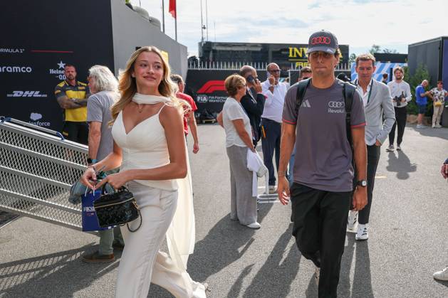 Gabriel Bortoleto (Revolut Audi 5) und Partnerin Isabella Bernardini kommen am Paddock an, 3 Freies Training, Grosser Preis von Italien, Motorsport, Herren, Formel 1, 05.09.2026 Monza Lombardei Italien