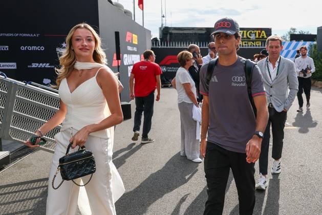 Gabriel Bortoleto (Revolut Audi 5) und Partnerin Isabella Bernardini kommen am Paddock an, 3 Freies Training, Grosser Preis von Italien, Motorsport, Herren, Formel 1, 05.09.2026 Monza Lombardei Italien