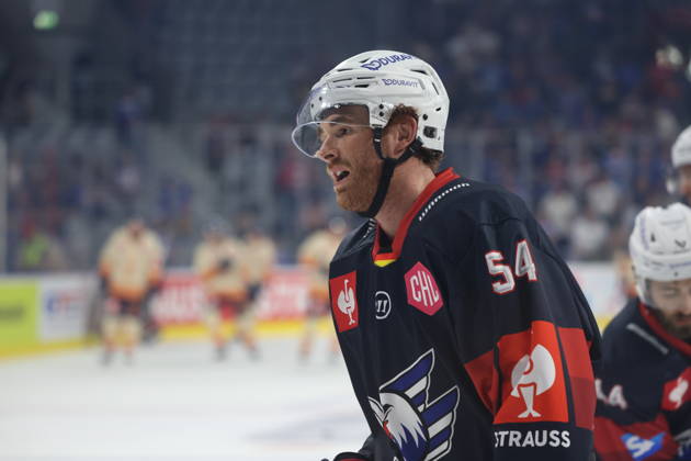(Mannheim, Germany, 26 09 04) CHL (Champions Hockey League) 2026 27, Match day one: Adler Mannheim (Germany) vs. Växjö Lakers (Sweden) Jeremie Poirier (54, Mannheim) during the warm-up Mannheim Baden-Wurttemberg Germany Copyright: xUdoxHerrmannx