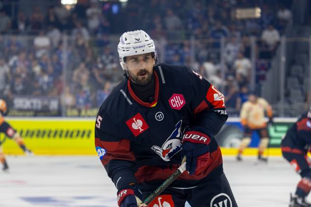 (Mannheim, Germany, 26 09 04) CHL (Champions Hockey League) 2026 27, Match day one: Adler Mannheim (Germany) vs. Växjö Lakers (Sweden) Tobias Fohrler (5, Mannheim) during the warm-up Mannheim Baden-Wurttemberg Germany Copyright: xUdoxHerrmannx