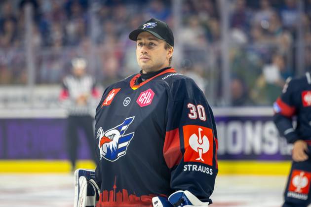 (Mannheim, Germany, 26 09 04) CHL (Champions Hockey League) 2026 27, Match day one: Adler Mannheim (Germany) vs. Växjö Lakers (Sweden) Jake Hildebrand (30, Mannheim) before the game Mannheim Baden-Wurttemberg Germany Copyright: xUdoxHerrmannx