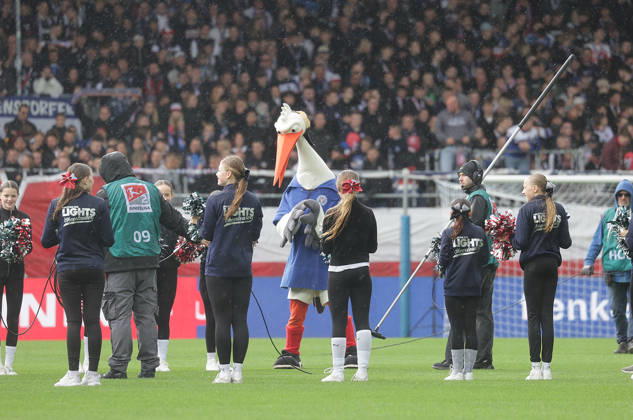 Maskottchen Stolle Fussball, Herren, Saison 2026 2027, 2.BL, Holstein Stadion, Holstein Kiel gegen 1.FC Nuernberg DFL REGULATIONS PROHIBIT ANY USE OF PHOTOGRAPHS AS IMAGE SEQUENCES AND OR QUASI-VIDEO.