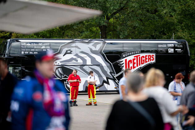 05.09.2026 - Eishockey - Saison 2026 2027 - Penny DEL - Saisoneröffnungsfeier Nürnberg Ice Tigers Icetigers - ERC Ingolstadt - ThHa - xthxhax - Bus der Nürnberg Ice Tigers, Sponsorenbild