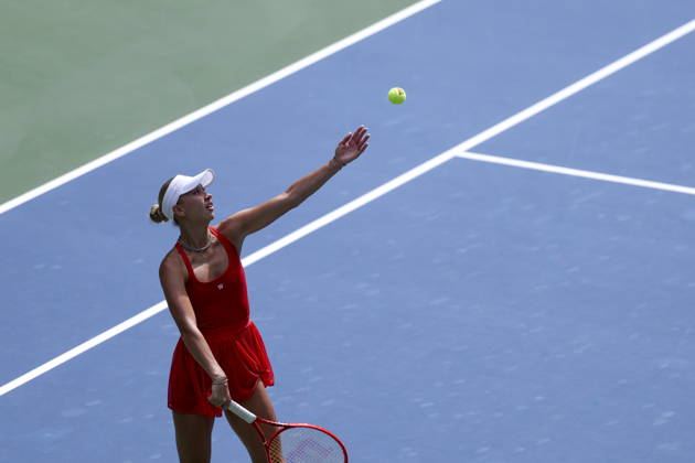 US Open tennis tournament - Day 7 Anastasia Potapova of Austria serves against Amanda Anisimova of the US during the Women™s Singles round 3 of the US Open Tennis Championships at the USTA Billie Jean King National Tennis Center in Flushing Meadows, New York, USA, 05 September 2026. The 2026 US Open tournament runs from 23 August through 13 September. FLUSHING MEADOWS NEW YORK United States  Copyright: xSARAHxYENESELx