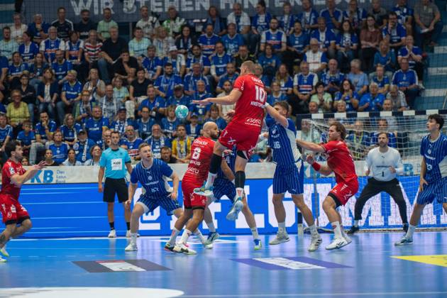 Dainis KriÅ¡topÄns, Rueckraum, (MT Melsungen 10), Å tÄ›pan Zeman, Kreislaeufer, (VfL Gummersbach 66), Erik Balenciaga, Rueckraum, (MT Melsungen 6), VfL Gummersbach vs. MT Melsungen,, Opel Handball Bundesliga, Herren , 3. Spieltag, 05.09.2026 Gummersbach NRW Deutschland