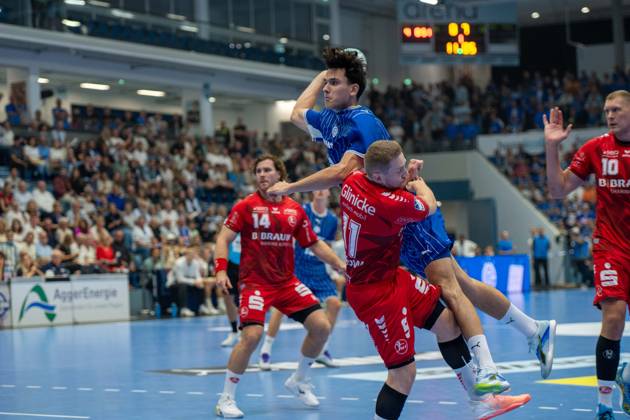 Nicola Roganovic, Rueckraum, (VfL Gummersbach 23), Johannes Golla, Kreislaeufer, (MT Melsungen 14), Dimitri Ignatow, Aussen, (MT Melsungen 11), VfL Gummersbach vs. MT Melsungen,, Opel Handball Bundesliga, Herren , 3. Spieltag, 05.09.2026 Gummersbach NRW Deutschland