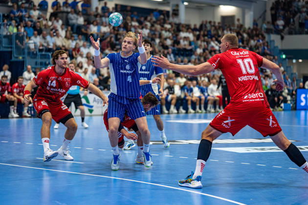 Opel Handball Bundesliga, VfL Gummersbach - MT Melsungen, 05.09.2026 Johannes Golla (MT Melsungen 14), Ellidi Vidarsson (VfL Gummersbach 4), Dainis KriÅ¡topÄns (MT Melsungen 10), ; Opel Handball Bundesliga, VfL Gummersbach - MT Melsungen, 05.09.2026 Copyright: xBEAUTIFULxSPORTS Erlhofx