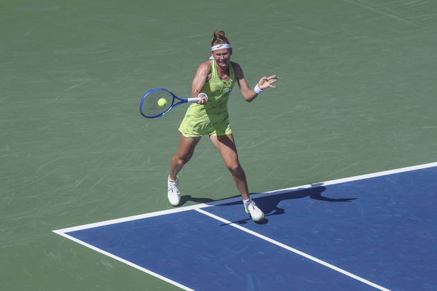 US Open tennis tournament - Day 7 Marie Bouzkova of Czechia in action against Iga Swiatek of Poland during the Women™s Singles round 3 of the US Open Tennis Championships at the USTA Billie Jean King National Tennis Center in Flushing Meadows, New York, USA, 05 September 2026. The 2026 US Open tournament runs from 23 August through 13 September. FLUSHING MEADOWS NEW YORK United States  Copyright: xSARAHxYENESELx