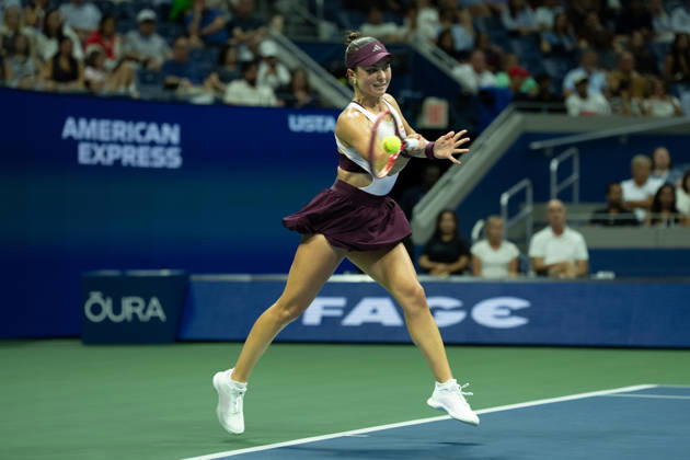 2026 US Open - Day 7 NEW YORK, NEW YORK - SEPTEMBER 5: Iva Jovic of the United States returns a shot during her match against Alexandra Ella of the Philippines during the 2026 US Open - Day 7 at USTA Billie Jean King National Tennis Center on September 5, 2026 in New York, New York. New York USTA Billie Jean King National Tennis Center New York United States Copyright: xSusanxMullane ISIxPhotosx 9752