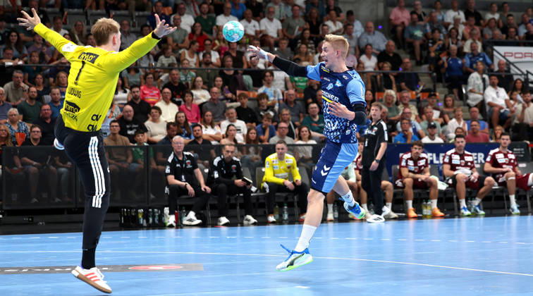 2026.09.06, Deutschland, Stuttgart, Handball TVB Stuttgart vs. Füchse Berlin, v.l. Lasse Ludwig (Berlin), Torben Matzken (TVB)