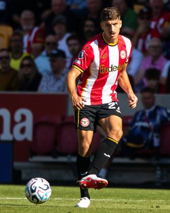 Vitaly Janelt of Brentford passes the ball Brentford v Sunderland, Premier League Football, Football, Gtech Community Stadium, London, UK - 05 Sep 2026London Gtech Community Stadium United Kingdom EDITORIAL USE ONLY No use with unauthorised audio, video, data, fixture lists, club league logos or live services. Online in-match use limited to 120 images, no video emulation. No use in betting, games or single club league player publications. Copyright: xSeanxTroup Shutterstockx 17134971en