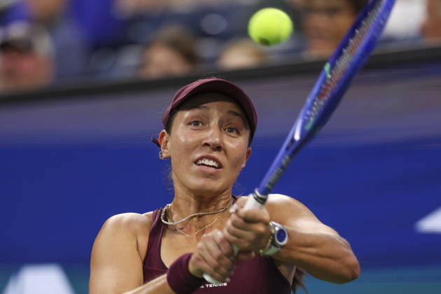 US Open tennis tournament - Day 8 Jessica Pegula of the USA in action against Sorana Cirstea of Romania during their Women™s Singles round four match of the US Open Tennis Championships at the USTA Billie Jean King National Tennis Center in Flushing Meadows, New York, USA, 06 September 2026. FLUSHING MEADOWS NEW YORK United States  Copyright: xSARAHxYENESELx
