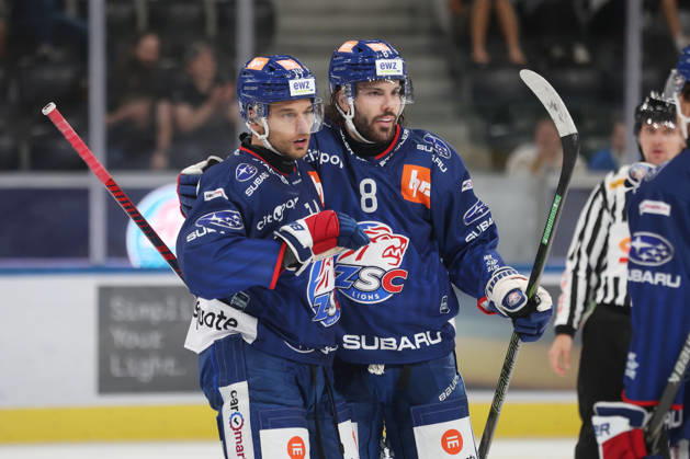 03.09.2026 Zuerich, SCHWEIZ, Swiss Life Arena Eishockey Saison 2026 2027 Freundschaftsspiel ZSC Lions - Schwenninger Wild Wings Torjubel Chris Baltisberger - Willy Riedi (ZSC Lions)
