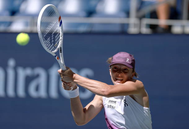 US Open tennis tournament - Day 9 Iga Swiatek of Poland in action against Qinwen Zheng of China during the Women s Singles round 4 of the US Open Tennis Championships at the USTA Billie Jean King National Tennis Center in Flushing Meadows, New York, USA, 07 September 2026. The 2026 US Open tournament runs from 23 August through 13 September. FLUSHING MEADOWS NEW YORK United States  Copyright: xCRISTOBALxHERRERA-ULASHKEVICHx