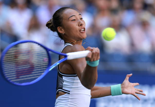 US Open tennis tournament - Day 9 Qinwen Zheng of China in action against Iga Swiatek of Poland during the Women s Singles round 4 of the US Open Tennis Championships at the USTA Billie Jean King National Tennis Center in Flushing Meadows, New York, USA, 07 September 2026. The 2026 US Open tournament runs from 23 August through 13 September. FLUSHING MEADOWS NEW YORK United States  Copyright: xCRISTOBALxHERRERA-ULASHKEVICHx
