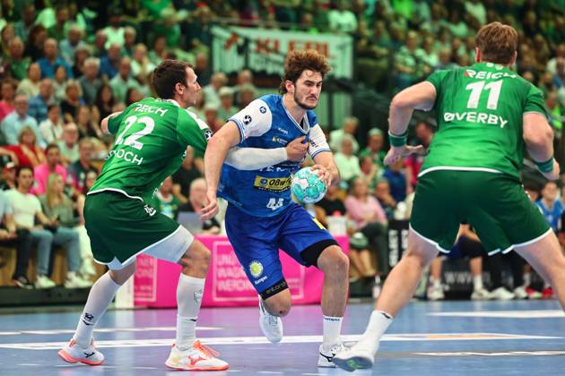 Stephan Seitz (ThSV Eisenach) im Zweikampf mit Jona Schoch (HSG Wetzlar, links) GER, HSG Wetzlar vs ThSV Eisenach, Handball, Opel Handball-Bundesliga, 3. Spieltag, Spielzeit 2026 2027, 07.09.2026 GER, HSG Wetzlar vs ThSV Eisenach, Handball, Opel Handball-Bundesliga, 3. Spieltag, Spielzeit 2026 2027, 07.09.2026 Wetzlar Copyright: xEibner-Pressefoto RenexWeissx EP_RWS