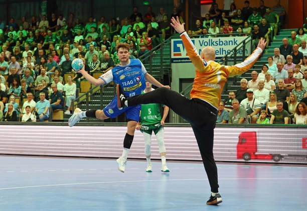 07.09.2026, xovx, Handball Opel Handball-Bundesliga, HSG Wetzlar - ThSV Eisenach v.l. David More (ThSV Eisenach), Tristan Kirschner (HSG Wetzlar), Bart Ravensbergen (HSG Wetzlar) Wetzlar Buderus Arena Hessen Deutschland (DE)