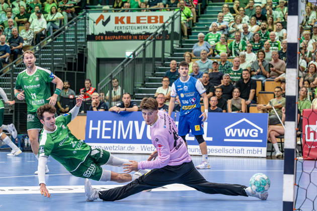 OPEL Handball Bundesliga; HSG Wetzlar - ThSV Eisenach, 07.09.26 Marti Soler (HSG Wetzlar, 23), Torwart Mats Grupe (ThSV Eisenach, 25), Petter Oeverby (HSG Wetzlar, 11) OPEL Handball Bundesliga; HSG Wetzlar - ThSV Eisenach: Wetzlar, 07.09.26 Copyright: xBEAUTIFULxSPORTS Roeczeyx