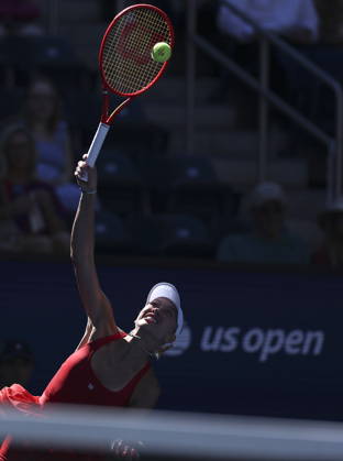 US Open tennis tournament - Day 9 Anastasia Potapova of Austria serves against Mirra Andreeva of Russia during the Women s Singles round 4 of the US Open Tennis Championships at the USTA Billie Jean King National Tennis Center in Flushing Meadows, New York, USA, 07 September 2026. The 2026 US Open tournament runs from 23 August through 13 September. FLUSHING MEADOWS NEW YORK United States  Copyright: xSARAHxYENESELx