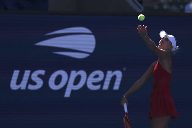 US Open tennis tournament - Day 9 Anastasia Potapova of Austria serves against Mirra Andreeva of Russia during the Women s Singles round 4 of the US Open Tennis Championships at the USTA Billie Jean King National Tennis Center in Flushing Meadows, New York, USA, 07 September 2026. The 2026 US Open tournament runs from 23 August through 13 September. FLUSHING MEADOWS NEW YORK United States  Copyright: xSARAHxYENESELx