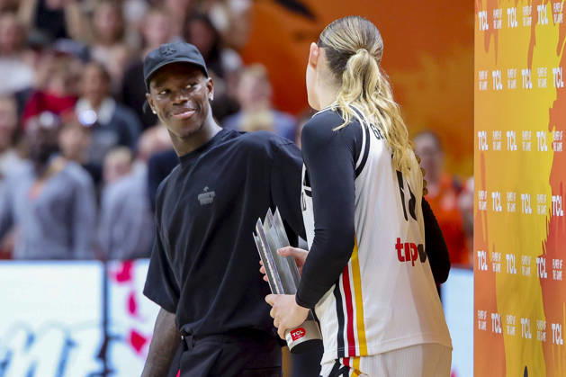 Luisa Geiselsoder (Germany) will be named the best player of the match by Dennis Schroeder after the game during the FIBA Women s Basketball World Cup Germany 2026 group match between Germany and Mali at Berlin Arena on September 7, 2026 in Berlin, Germany. (Photo by Marco Steinbrenner DeFodi Images) -