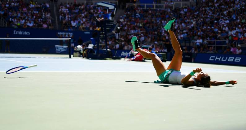 Qinwen Zheng celebrates her win over Iga Swiatek 2026 US Open, Day Nine, USTA Billie Jean King National Tennis Center, New York, USA - 07 Sep 2026New York USTA Billie Jean King National T New York (NY) United States of America EDITORIAL USE ONLY No use with unauthorised audio, video, data, fixture lists, club league logos or live services. Online in-match use limited to 120 images, no video emulation. No use in betting, games or single club league player publications.  Copyright: xJavierxGarcia Shutterstockx 17137669n