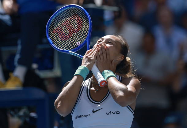 US Open tennis tournament - Day 9 Qinwen Zheng of China celebrates her victory against against Iga Swiatek of Poland during the Women s Singles round 4 of the US Open Tennis Championships at the USTA Billie Jean King National Tennis Center in Flushing Meadows, New York, USA, 07 September 2026. The 2026 US Open tournament runs from 23 August through 13 September. FLUSHING MEADOWS NEW YORK United States  Copyright: xCRISTOBALxHERRERA-ULASHKEVICHx