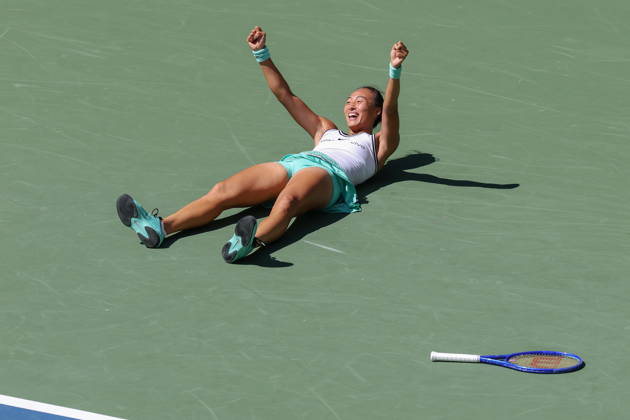 US Open tennis tournament - Day 9 Qiwen Zheng of China celebrates after defeating Iga Swiatek of Poland in the Women s Singles round 4 of the US Open Tennis Championships at the USTA Billie Jean King National Tennis Center in Flushing Meadows, New York, USA, 07 September 2026. FLUSHING MEADOWS NEW YORK United States  Copyright: xBRIANxHIRSCHFELDx