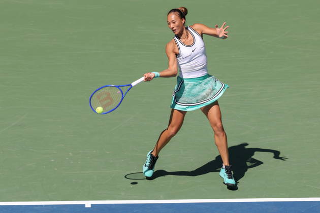 US Open tennis tournament - Day 9 Qiwen Zheng of China hits a forehand during the Women s Singles round 4 match against Iga Swiatek of Poland of the US Open Tennis Championships at the USTA Billie Jean King National Tennis Center in Flushing Meadows, New York, USA, 07 September 2026. FLUSHING MEADOWS NEW YORK United States  Copyright: xBRIANxHIRSCHFELDx
