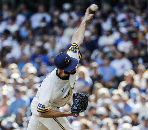 Milwaukee Brewers relief pitcher Aaron Ashby throws in the seventh inning of the MLB, Baseball Herren, USA game between the Chicago Cubs and the Milwaukee Brewers at American Family Field in Milwaukee, Wisconsin on Monday, September 7, 2026.  MIL20260907821 TANNENxMAURY