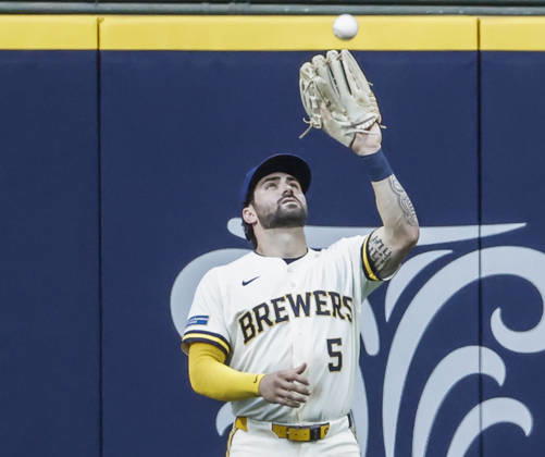 Milwaukee Brewers center fielder Garrett Mitchell catches a fly ball hit by Chicago Cubs first baseman BJ Murray Jr. in the seventh inning of the MLB, Baseball Herren, USA game between the Chicago Cubs and the Milwaukee Brewers at American Family Field in Milwaukee, Wisconsin on Monday, September 7, 2026.  MIL20260907822 TANNENxMAURY