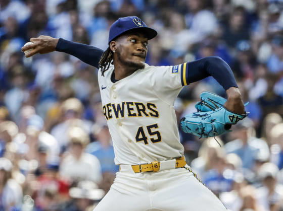 Milwaukee Brewers relief pitcher Abner Uribe throws in the eighth inning of the MLB, Baseball Herren, USA game between the Chicago Cubs and the Milwaukee Brewers at American Family Field in Milwaukee, Wisconsin on Monday, September 7, 2026.  MIL20260907826 TANNENxMAURY