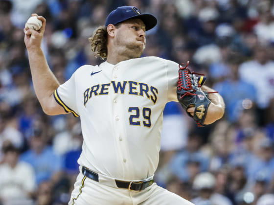 Milwaukee Brewers closing pitcher Trevor Megill throws in the ninth inning of the MLB, Baseball Herren, USA game between the Chicago Cubs and the Milwaukee Brewers at American Family Field in Milwaukee, Wisconsin on Monday, September 7, 2026. The Brewers defeated the Cubs 4-3.  MIL20260907832 TANNENxMAURY