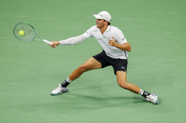 US Open tennis tournament - Day 9 Luciano Darderi of Italy in action against Alexander Zverev of Germany during their Men™s Singles round 4 match of the US Open Tennis Championships at the USTA Billie Jean King National Tennis Center in Flushing Meadows, New York, USA, 07 September 2026. FLUSHING MEADOWS NEW YORK United States  Copyright: xBRIANxHIRSCHFELDx