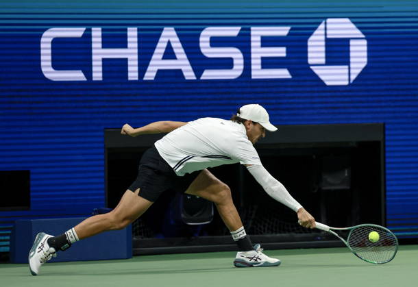 US Open tennis tournament - Day 9 Luciano Darderi of Italy in action against Alexander Zverev of Germany during their men s singles fourth round match at the US Open Tennis Championships at the USTA Billie Jean King National Tennis Center in Flushing Meadows, New York, USA, 07 September 2026. The 2026 US Open tournament runs from 23 August through 13 September. FLUSHING MEADOWS NEW YORK United States  Copyright: xCRISTOBALxHERRERA-ULASHKEVICHx