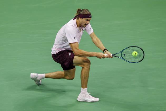 US Open tennis tournament - Day 9 Alexander Zverev of Germany in action against Luciano Darderi of Italy during their Men™s Singles round 4 match of the US Open Tennis Championships at the USTA Billie Jean King National Tennis Center in Flushing Meadows, New York, USA, 07 September 2026. FLUSHING MEADOWS NEW YORK United States  Copyright: xBRIANxHIRSCHFELDx
