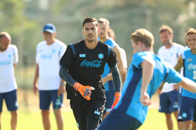 SSC Napoli Training Session Alex Meret of Napoli during a training session ahead of the UEFA Champions League 2026 27 at the Napoli training center in Castel Volturno, Italy, on September 8, 2026. Castel Volturno Napoli Italy Copyright: xCiroxDexLucax originalFilename:deluca-sscnapol260908_npQp9