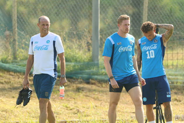 SSC Napoli Training Session Massimiliano Allegri, coach of Napoli, Kevin De Bruyne of Napoli, and Noa Lang of Napoli during a training session ahead of the UEFA Champions League 2026 27 at the Napoli training center in Castel Volturno, Italy, on September 8, 2026. Castel Volturno Napoli Italy  Copyright: xCiroxDexLucax originalFilename:deluca-sscnapol260908_npSuy