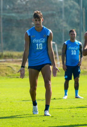 Allenamento SSC Napoli a Castelvolturno Lorenzo Lucca of SSC Napoli Durante l™allenamento pre partita Champions League tra Napoli ed Arsenal a Castelvolturno del 08 09 2026 Castelvolturno Centro Sportivo SSC Napoli Campania ITALIA Copyright: xSalvatorexDexRosaxSalvatorexDexRosax DSC02815