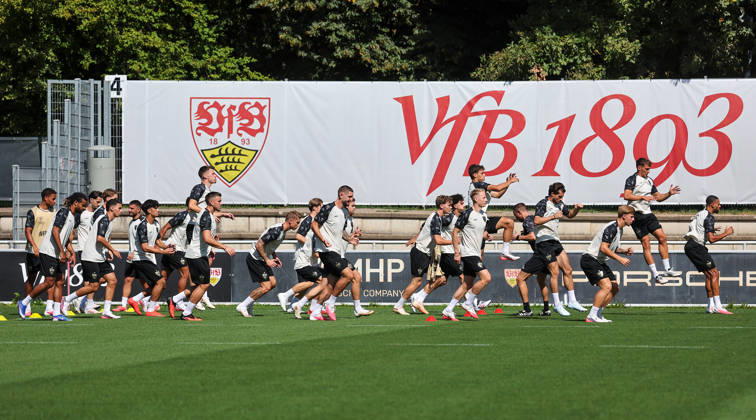 2026.09.08 Deutschland, Stuttgart, Fußball VfB Stuttgart Training, Feature Warm up