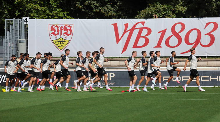 2026.09.08 Deutschland, Stuttgart, Fußball VfB Stuttgart Training, Feature Warm up